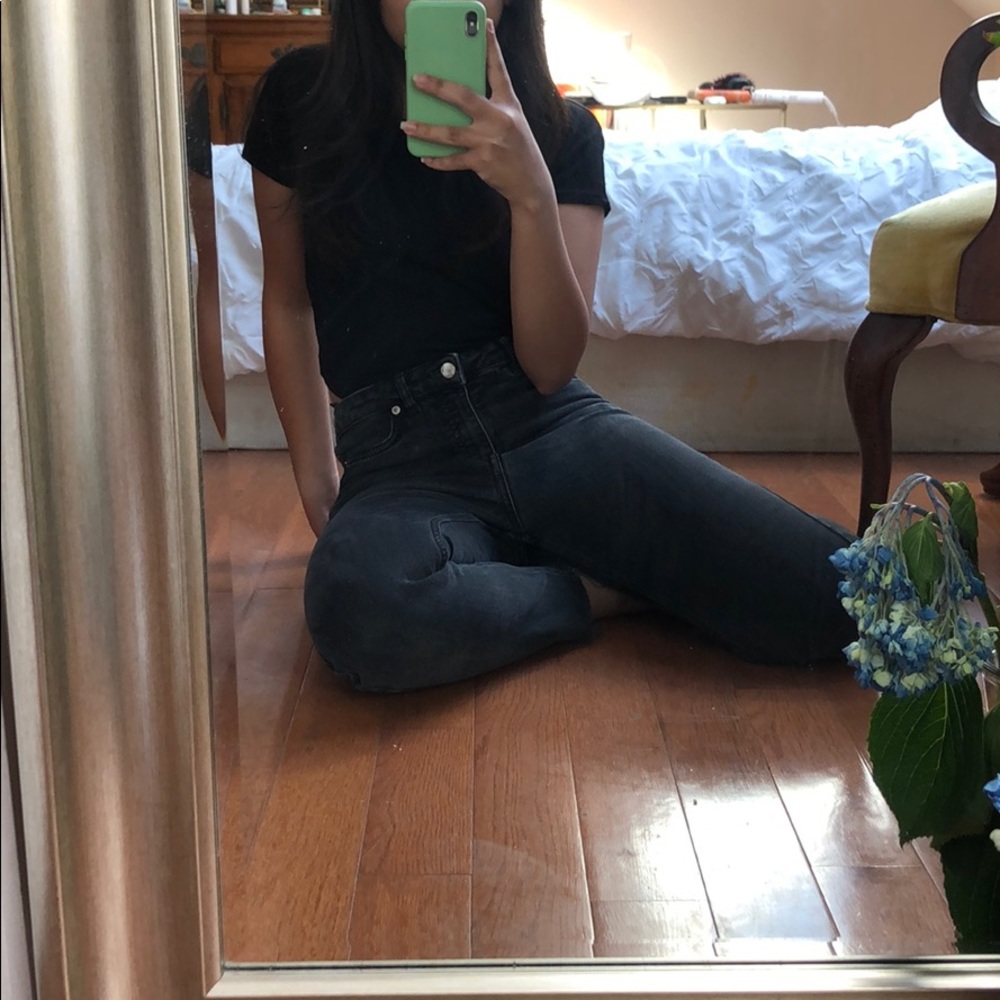 Black cropped jeans